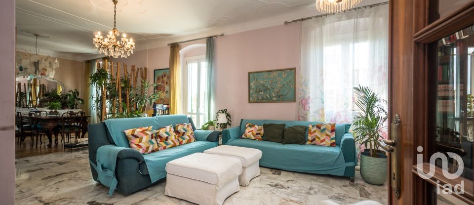 Appartamento 8 locali di 160 m² a Genova (16146)