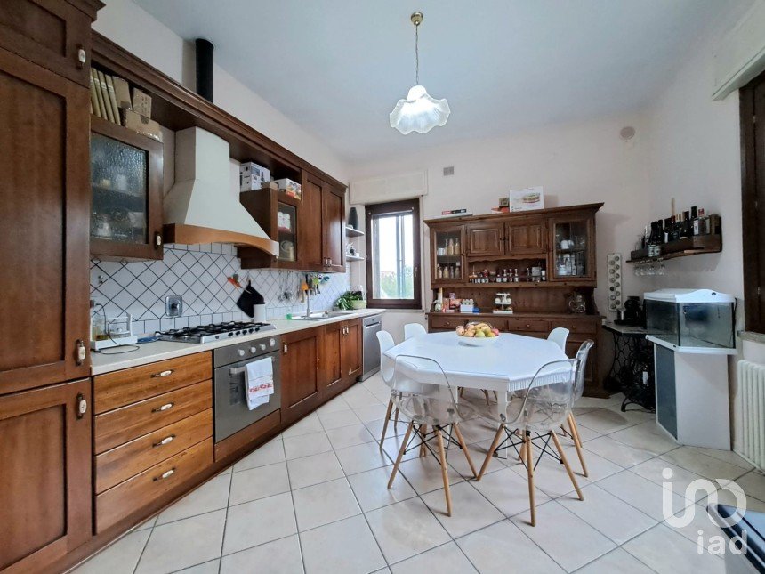 House 7 rooms of 200 m² in Costa di Rovigo (45023)