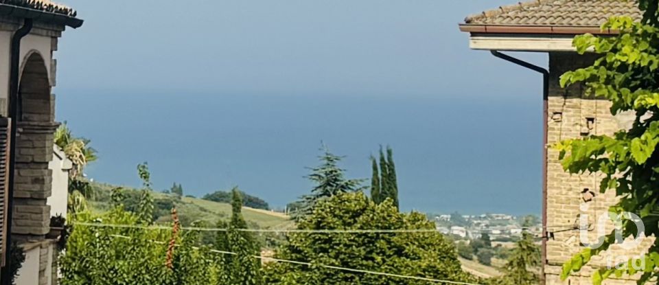 Casa indipendente / Villa 8 locali di 245 m² in Colonnella (64010)