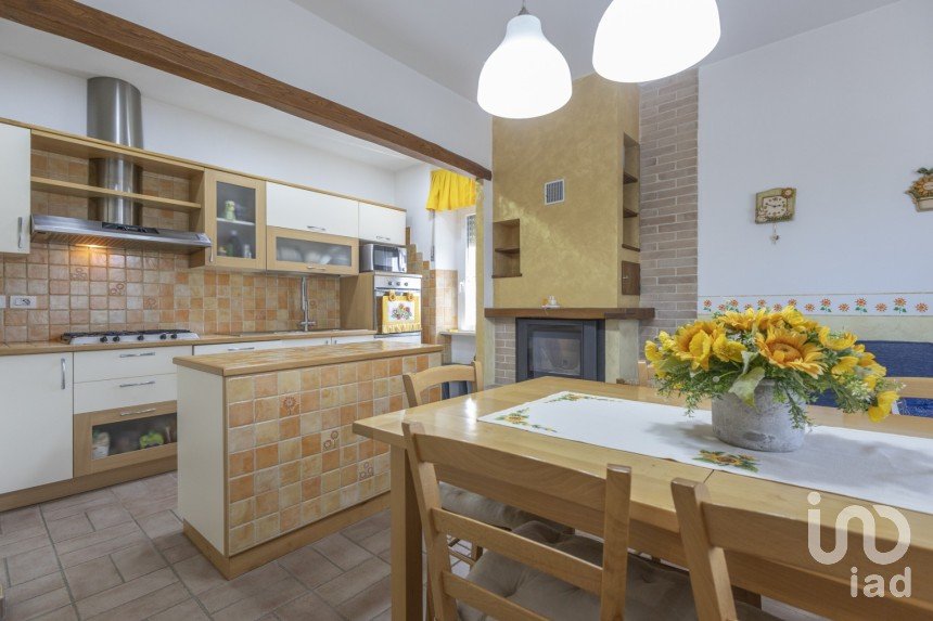 Apartment 7 rooms of 150 m² in Filottrano (60024)