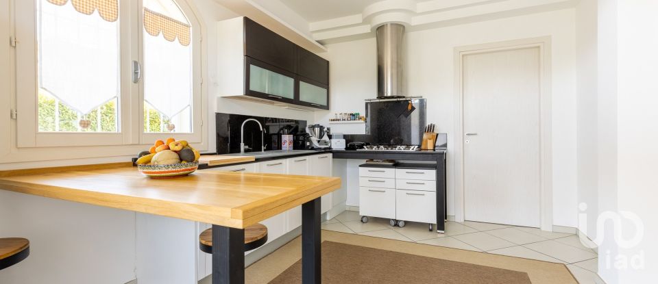 House 7 rooms of 150 m² in Altopascio (55011)