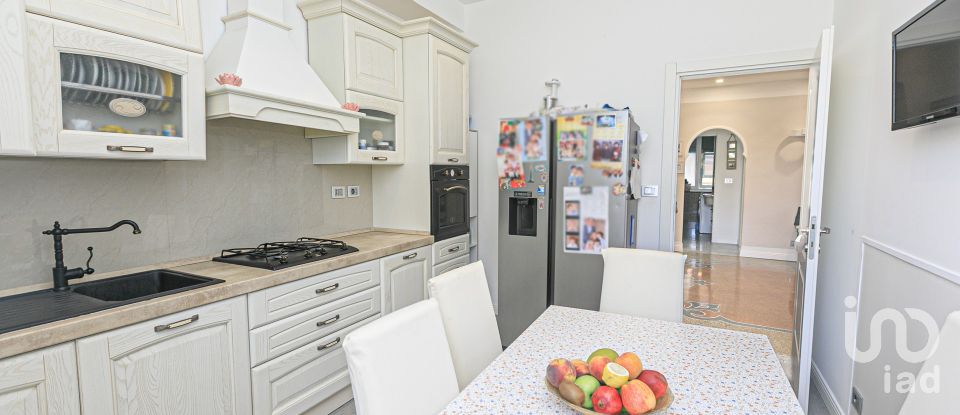 Appartamento 5 locali di 95 m² a Genova (16147)
