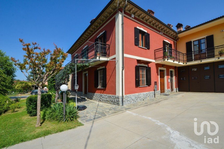 Apartment 0 rooms of 273 m² in Dogliani (12063)