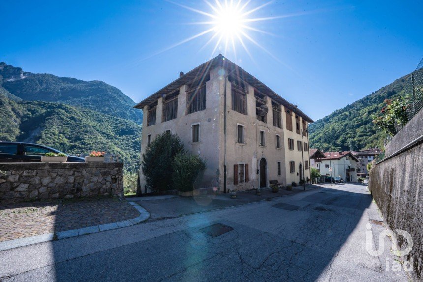 Block of flats in Cimego (38082) of 565 m²