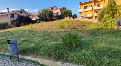 Terreno di 711 m² in Pineto (64025)