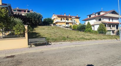 Terreno di 711 m² in Pineto (64025)