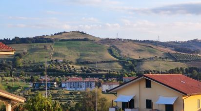 Terreno di 711 m² in Pineto (64025)