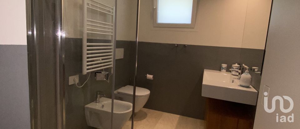 House 8 rooms of 180 m² in San Teodoro (07052)