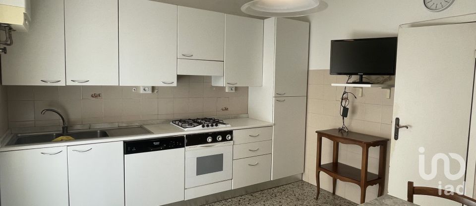 Apartment 5 rooms of 111 m² in Arezzo (52100)