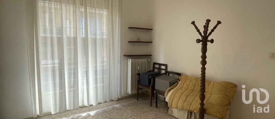 Apartment 5 rooms of 111 m² in Arezzo (52100)