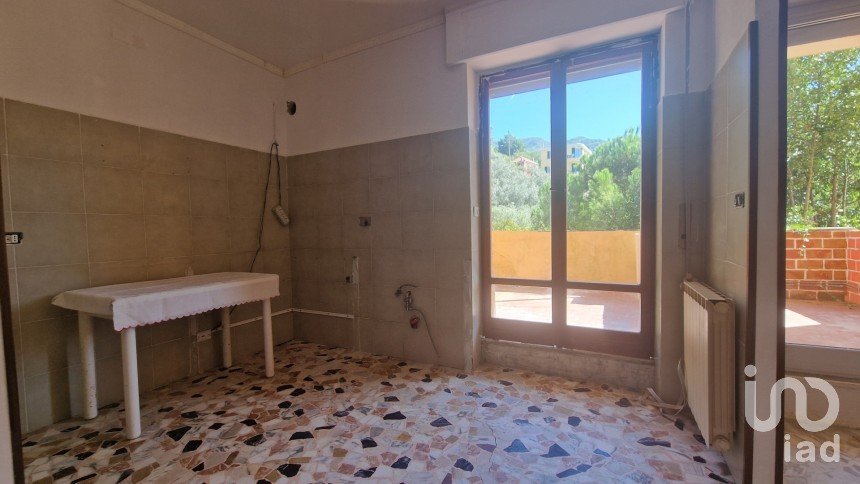 Four-room apartment of 68 m² in Genova (16133)