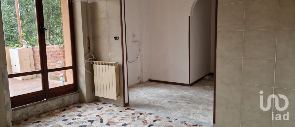 Four-room apartment of 68 m² in Genova (16133)