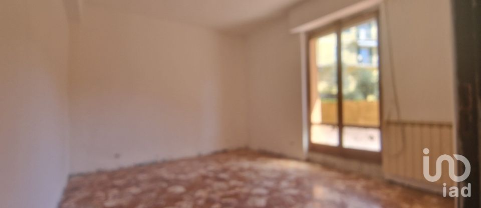 Four-room apartment of 68 m² in Genova (16133)