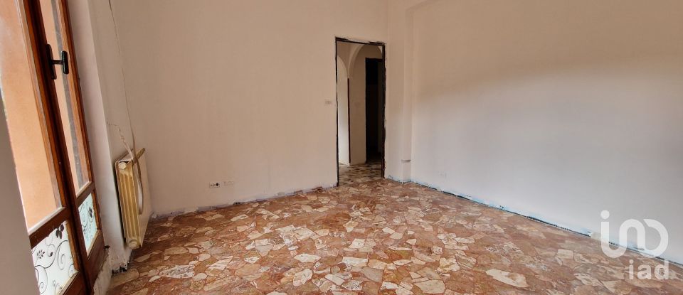 Four-room apartment of 68 m² in Genova (16133)
