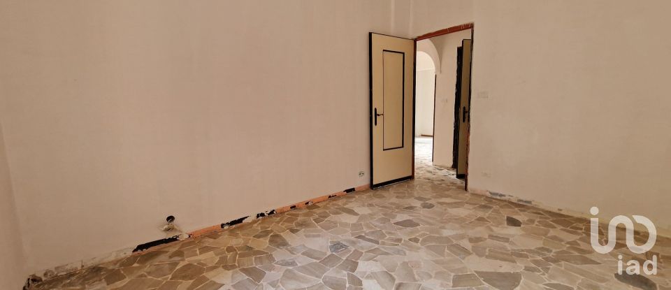 Four-room apartment of 68 m² in Genova (16133)