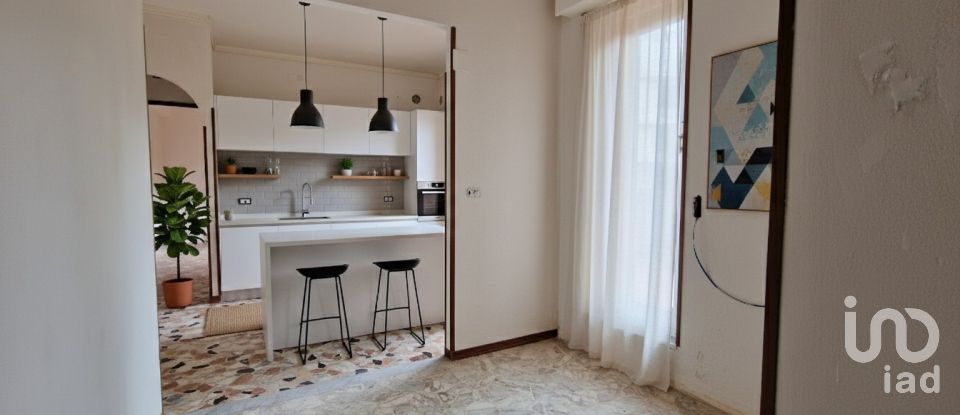Four-room apartment of 68 m² in Genova (16133)