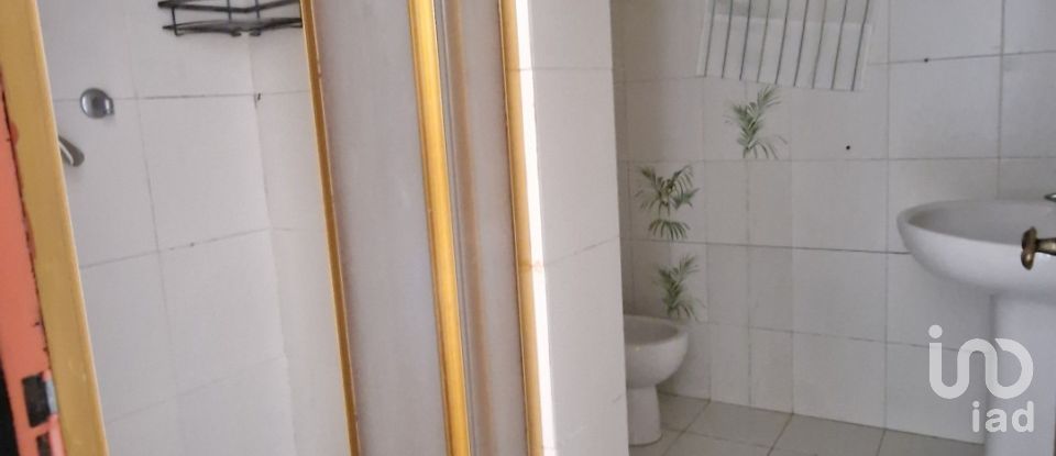 Four-room apartment of 68 m² in Genova (16133)