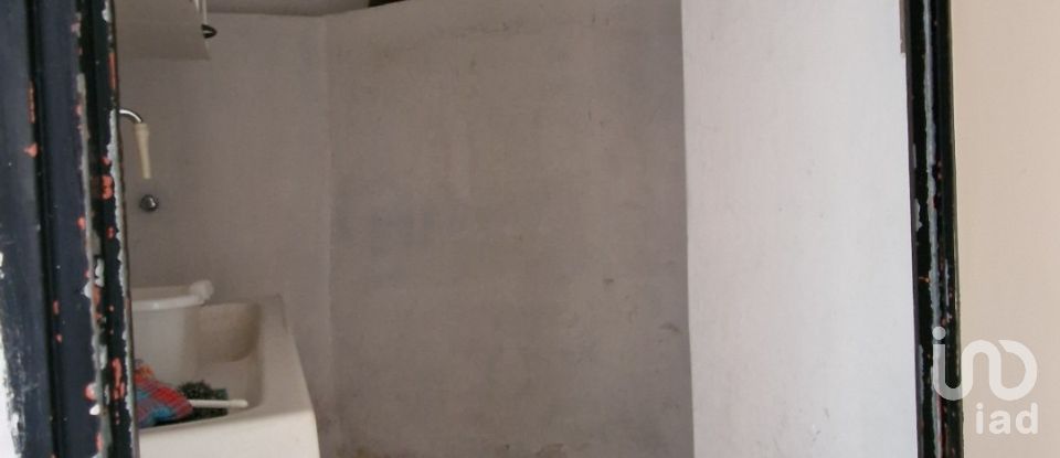 Four-room apartment of 68 m² in Genova (16133)