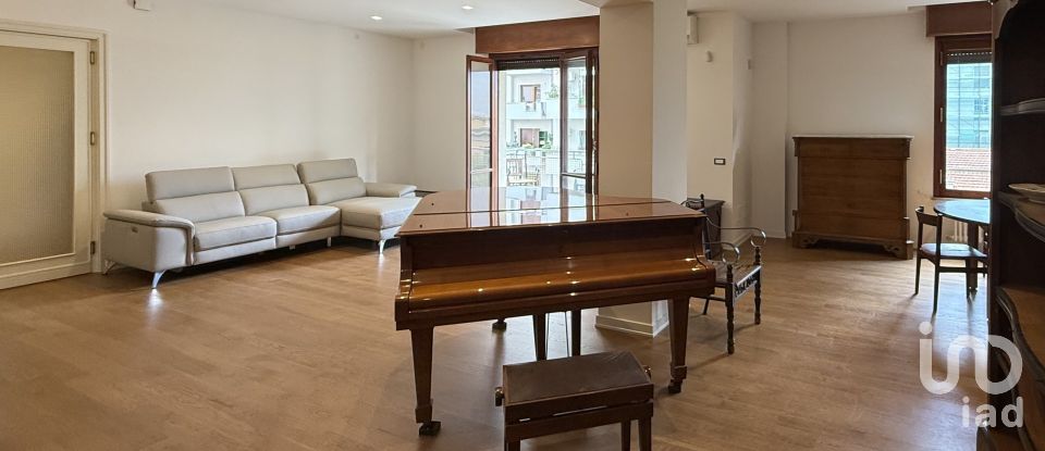 Four-room apartment of 170 m² in Palermo (90138)