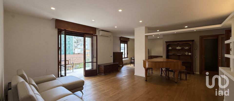 Four-room apartment of 170 m² in Palermo (90138)