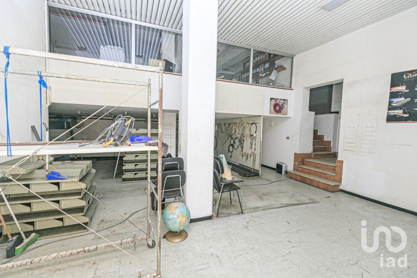 Negozio / locale commerciale di 170 m² in Genova (16149)