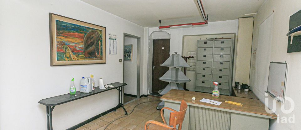 Negozio / locale commerciale di 170 m² in Genova (16149)