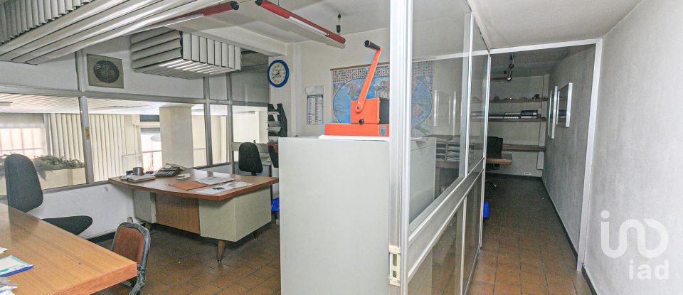 Negozio / locale commerciale di 170 m² in Genova (16149)