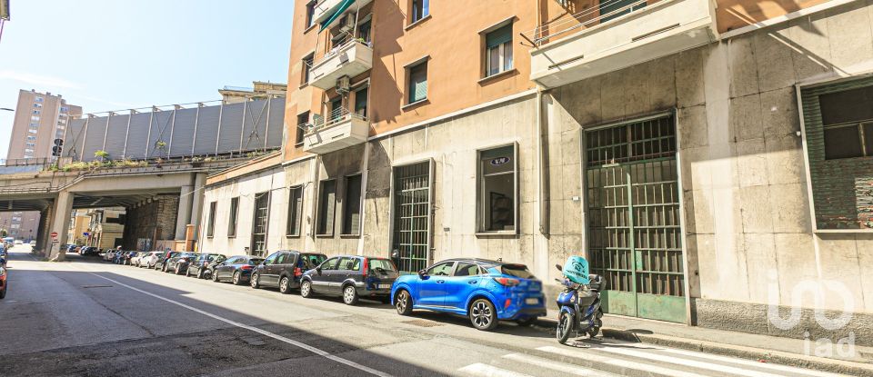 Negozio / locale commerciale di 170 m² in Genova (16149)