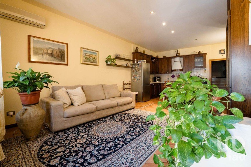 House 7 rooms of 129 m² in Signa (50058)