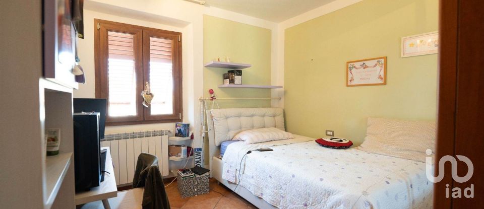 House 7 rooms of 129 m² in Signa (50058)