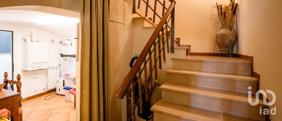 House 7 rooms of 129 m² in Signa (50058)