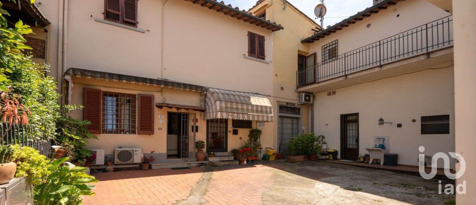 House 7 rooms of 129 m² in Signa (50058)