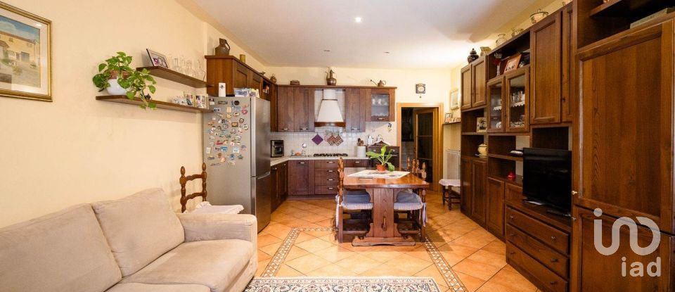 House 7 rooms of 129 m² in Signa (50058)