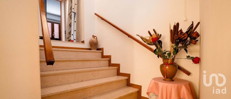 House 7 rooms of 129 m² in Signa (50058)