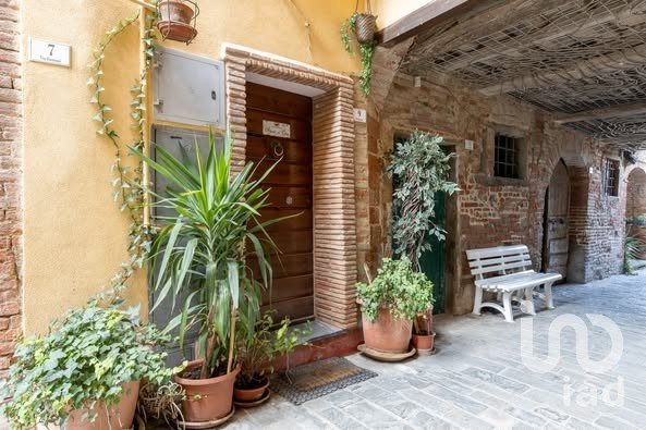 Apartment 6 rooms of 83 m² in Peccioli (56037)