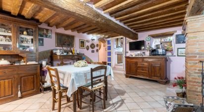 Appartamento 6 locali di 83 m² a Peccioli (56037)