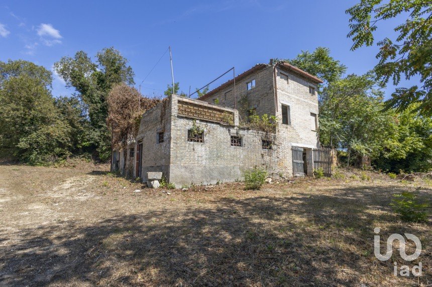 Country home 6 rooms of 200 m² in Filottrano (60024)