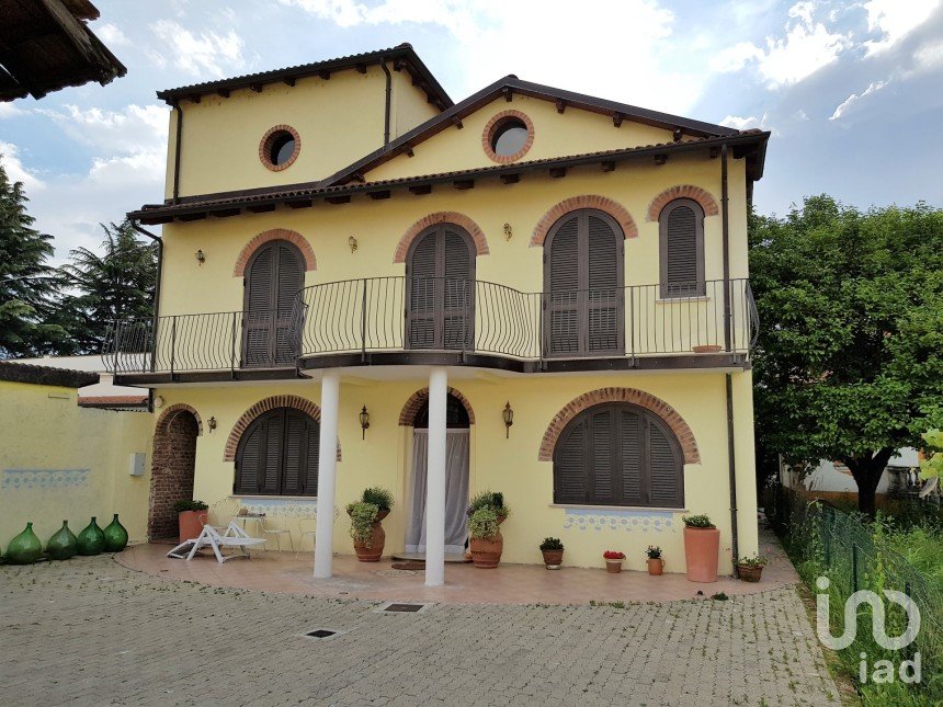 Casa indipendente / Villa 10 locali di 350 m² in Palestro (27030)