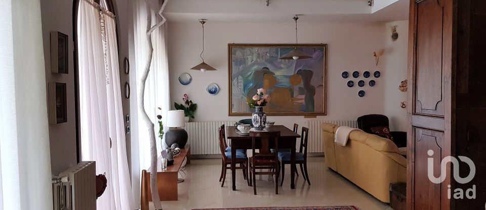 Casa indipendente / Villa 10 locali di 350 m² in Palestro (27030)