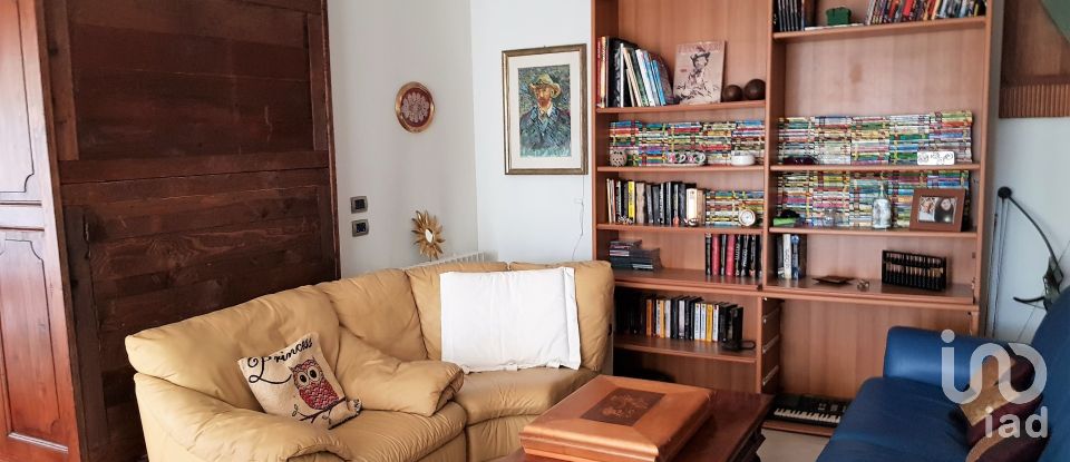 Casa indipendente / Villa 10 locali di 350 m² in Palestro (27030)