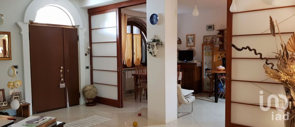 Casa indipendente / Villa 10 locali di 350 m² in Palestro (27030)