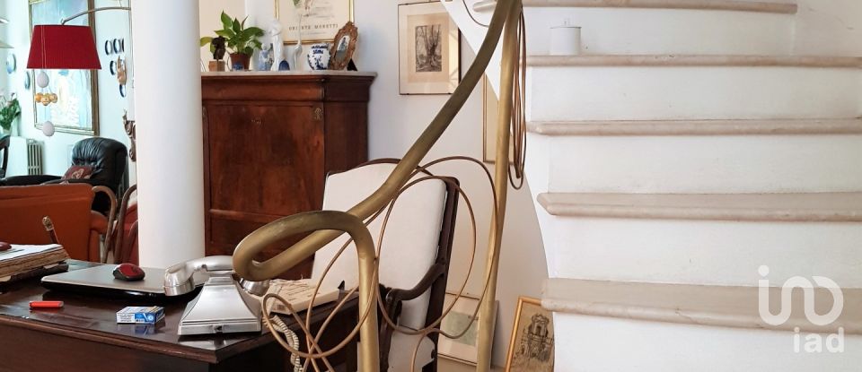 Casa indipendente / Villa 10 locali di 350 m² in Palestro (27030)