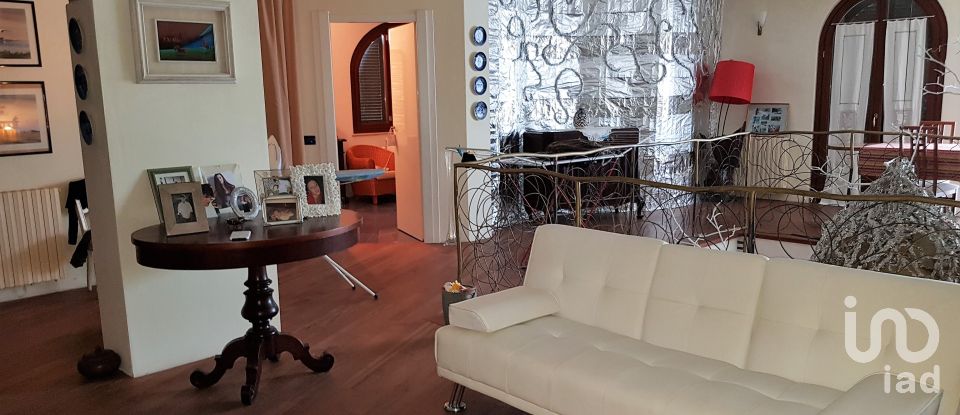 Casa indipendente / Villa 10 locali di 350 m² in Palestro (27030)