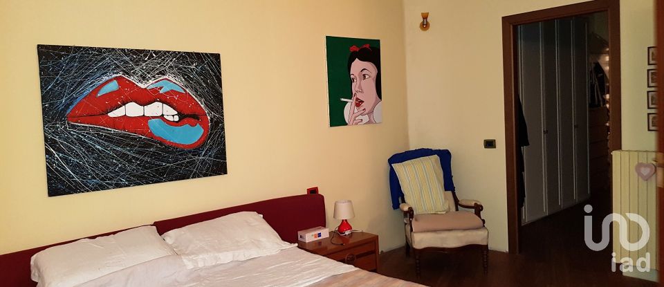 Casa indipendente / Villa 10 locali di 350 m² in Palestro (27030)