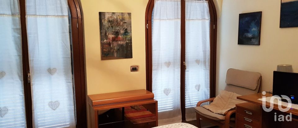 Casa indipendente / Villa 10 locali di 350 m² in Palestro (27030)