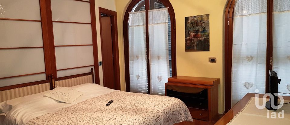 Casa indipendente / Villa 10 locali di 350 m² in Palestro (27030)