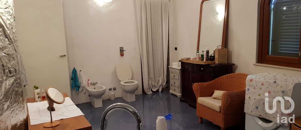 Casa indipendente / Villa 10 locali di 350 m² in Palestro (27030)