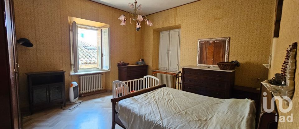 Appartamento 9 locali di 200 m² a Osimo (60027)