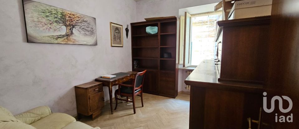 Appartamento 9 locali di 200 m² a Osimo (60027)