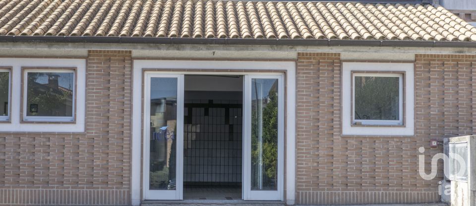 Negozio / locale commerciale di 503 m² in Recanati (62019)